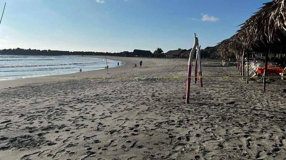 Mujer muere en playa San Benito